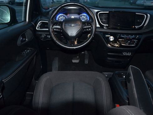 Used 2021 Chrysler Pacifica Touring w/ S Appearance Package image 6