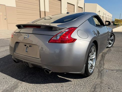 Used 2009 Nissan 370Z Touring w/ Sport Pkg RWD image 2
