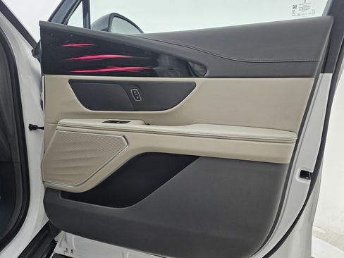 Used 2024 Lincoln Nautilus Reserve image 17