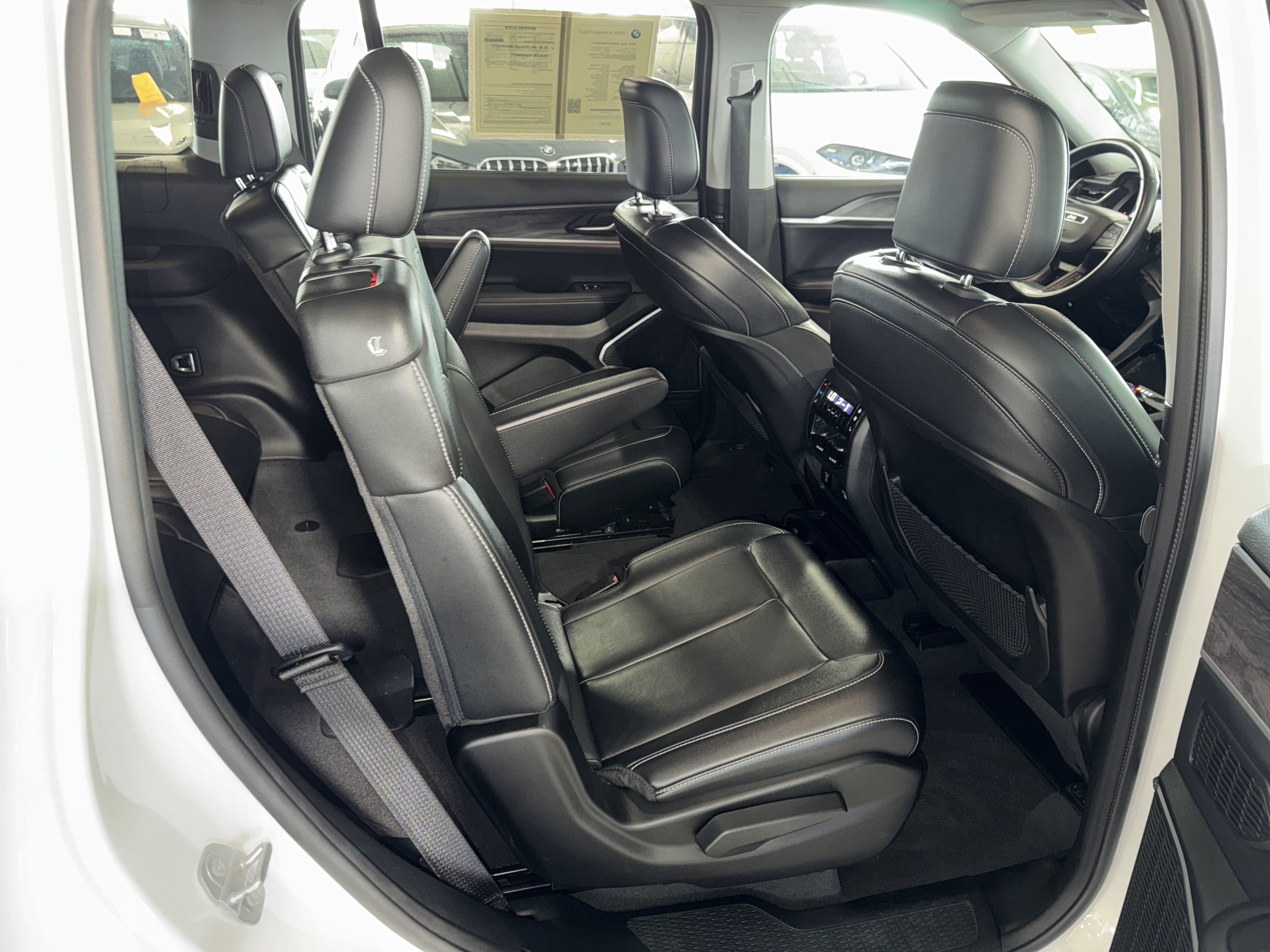 Used 2022 Jeep Grand Cherokee L Limited RWD image 12
