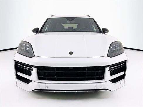 New 2025 Porsche Cayenne Turbo image 6