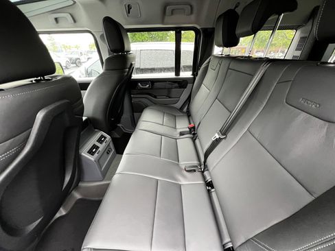 Used 2025 INEOS Grenadier Fieldmaster Edition image 21