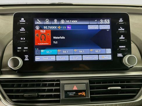 Used 2022 Honda Accord Touring image 16