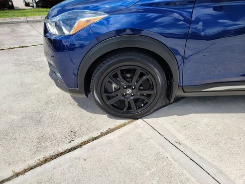 Used 2020 Nissan Kicks SR w/ SR Premium Package FWD image 9