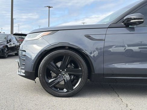 Used 2024 Land Rover Discovery Metropolitan Edition image 9