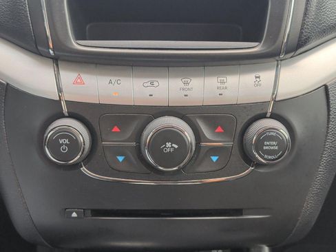 Used 2019 Dodge Journey SE FWD image 19