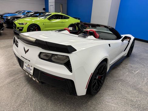 Used 2015 Chevrolet Corvette Z06 w/ 3LZ Preferred Equipment Group RWD image 11