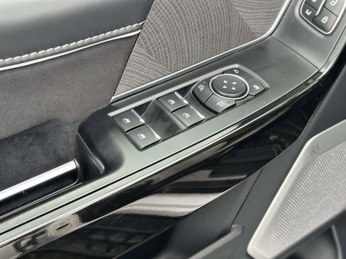 Used 2023 Ford F150 Lightning Platinum image 19