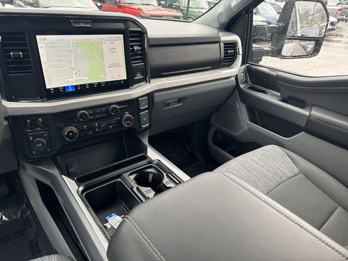 New 2025 Ford F250 XLT w/ Black Appearance Package image 34