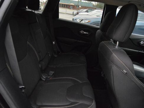 Used 2015 Jeep Cherokee Latitude image 21
