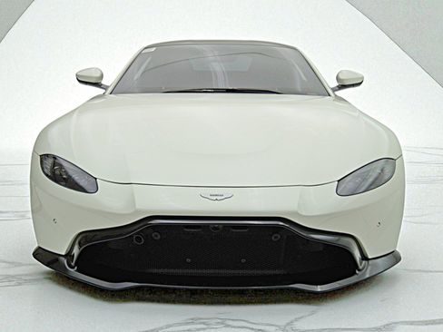 Used 2019 Aston Martin V8 Vantage Coupe image 20