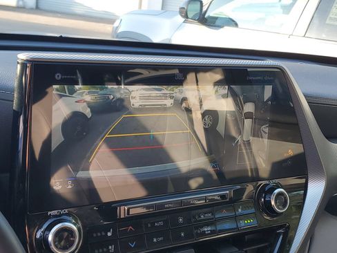 Used 2022 Toyota Highlander Platinum FWD image 22