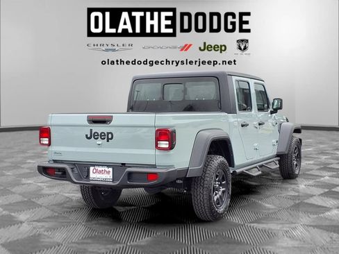 Used 2023 Jeep Gladiator Sport AWD/4WD image 27