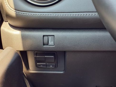 Used 2024 Chevrolet Colorado LT w/ LT Convenience Package II AWD/4WD image 18