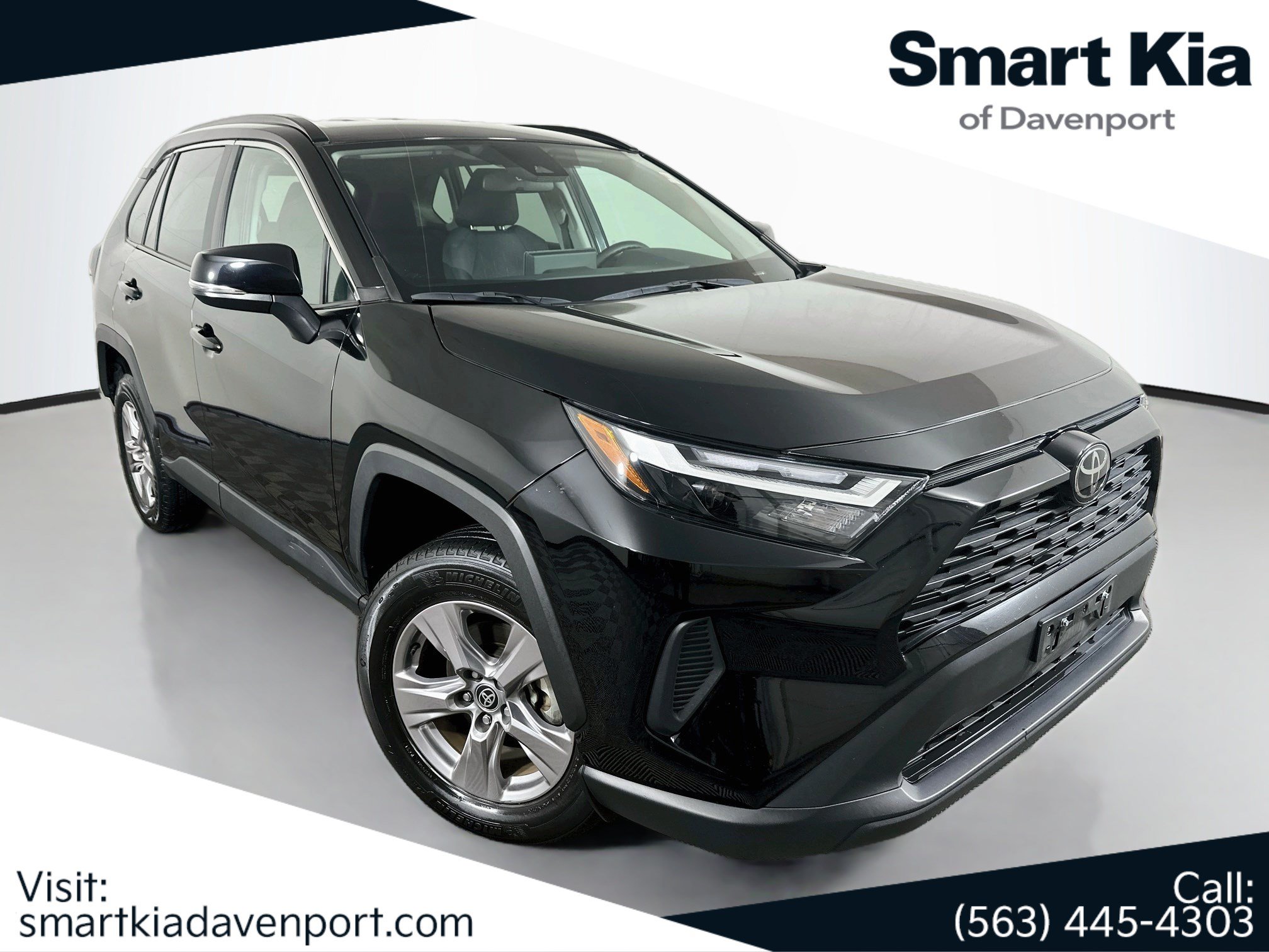 Used 2025 Toyota RAV4 XLE FWD image 1