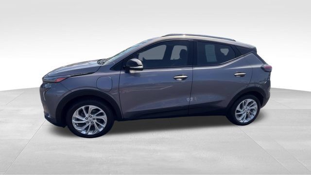 Certified 2023 Chevrolet Bolt EUV LT w/ Driver Confidence Package FWD image 3