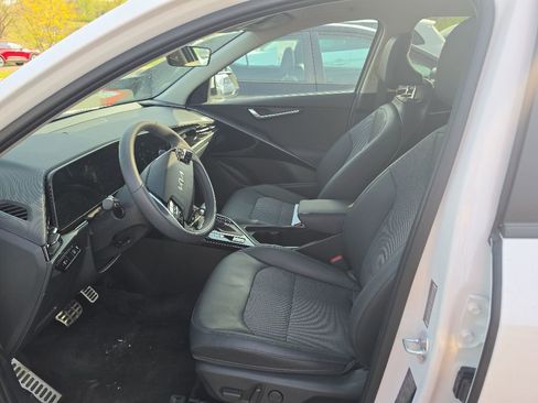 Certified 2024 Kia Niro EX Touring FWD image 3