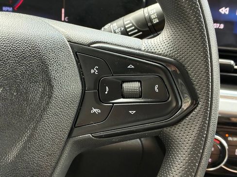 Used 2024 Chevrolet Trax LT FWD image 32