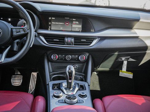 Used 2024 Alfa Romeo Stelvio Veloce image 30