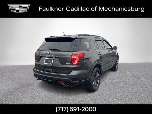 Used 2018 Ford Explorer XLT w/ Equipment Group 202A image 4