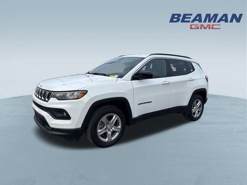 Used 2024 Jeep Compass Latitude image 3