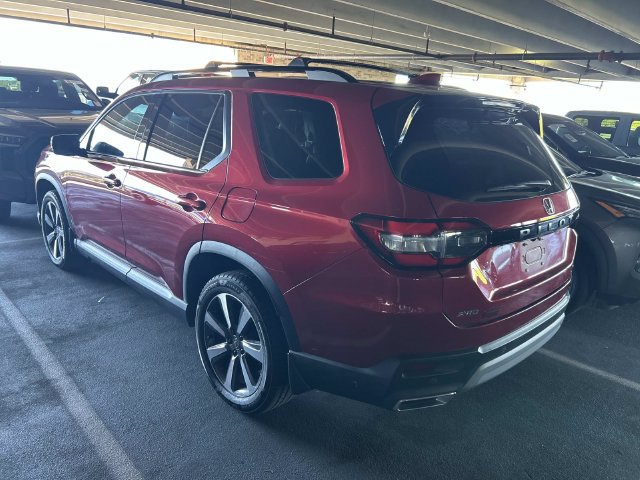 Used 2023 Honda Pilot Touring image 2