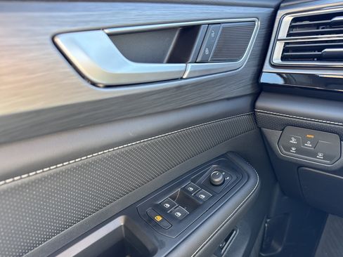 New 2026 Volkswagen Atlas Cross Sport SE image 24