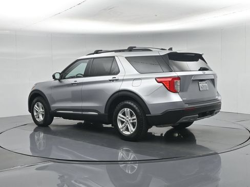 Certified 2021 Ford Explorer XLT w/ Equipment Group 202A AWD/4WD image 7