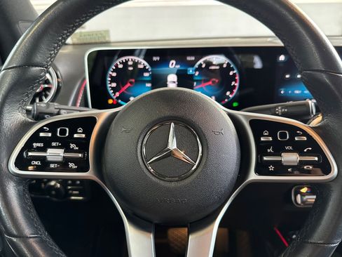 Used 2021 Mercedes-Benz GLB 250 4MATIC image 30