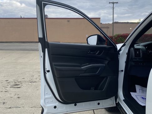 Used 2025 Nissan Pathfinder Rock Creek image 3