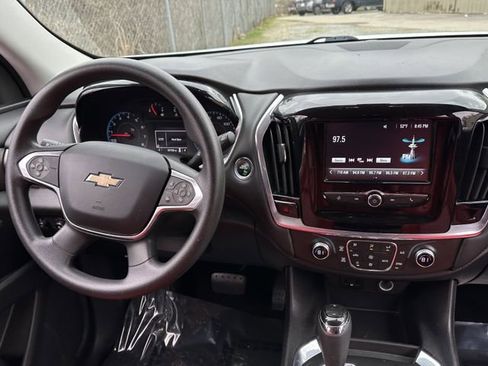 Used 2018 Chevrolet Traverse LS image 16