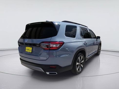 Used 2025 Honda Pilot Touring image 8