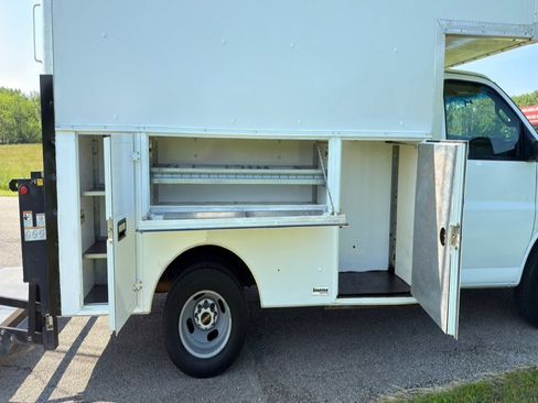 Used 2016 GMC Savana 3500 RWD image 6