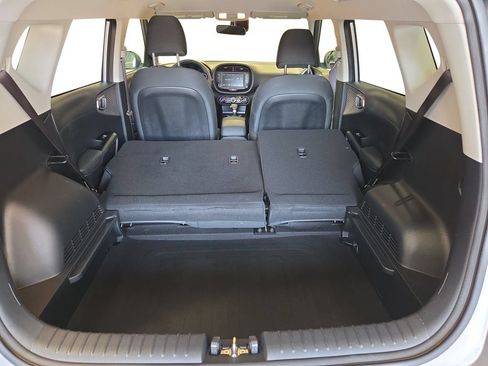 Used 2025 Kia Soul LX w/ LX Technology Package FWD image 26
