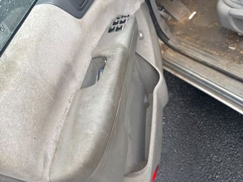 Used 2008 Kia Sedona LX image 20