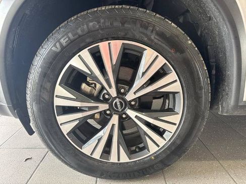 Certified 2023 Nissan Rogue SV FWD image 3