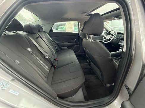 Certified 2025 Hyundai Elantra SEL FWD image 11