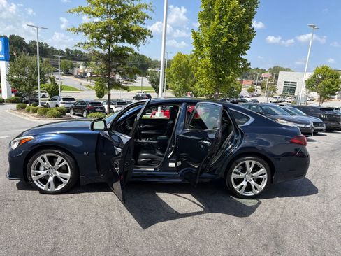 Used 2017 INFINITI Q70 3.7 w/ Sport Package RWD image 19