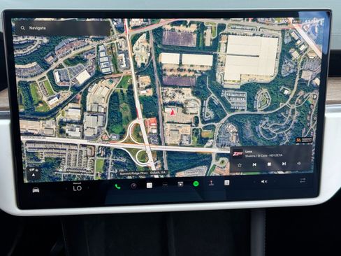 Used 2022 Tesla Model X image 22