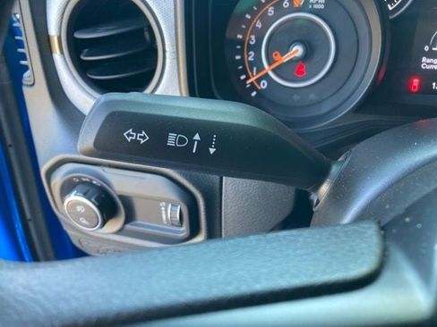 Used 2025 Jeep Gladiator Sport AWD/4WD image 25