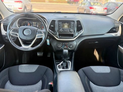 Used 2017 Jeep Cherokee Sport image 14