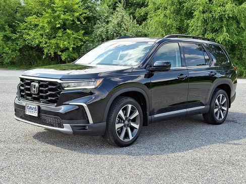 Certified 2025 Honda Pilot Touring image 4