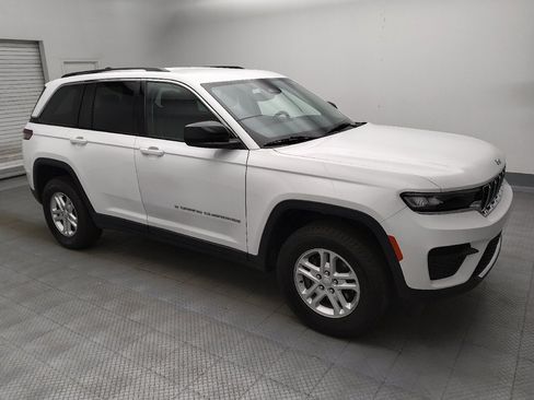 Used 2023 Jeep Grand Cherokee Laredo AWD/4WD image 11