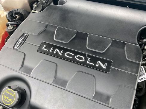 Used 2018 Lincoln Continental Select image 36