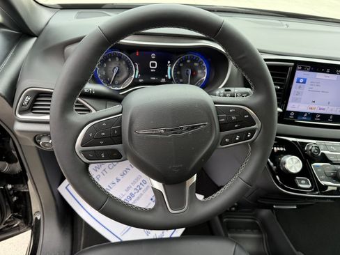 Used 2025 Chrysler Pacifica Select FWD image 22