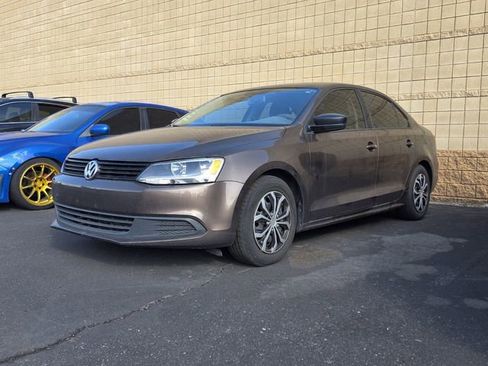 Used 2014 Volkswagen Jetta S image 2