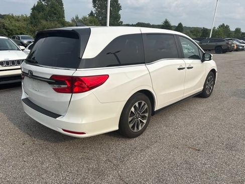 Certified 2024 Honda Odyssey EX-L image 3