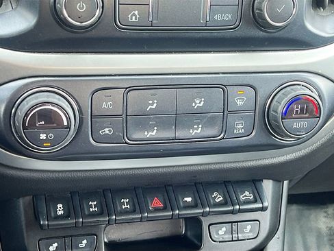 Used 2022 Chevrolet Colorado ZR2 w/ ZR2 Midnight Special Edition AWD/4WD image 16