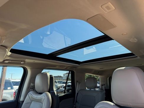 Used 2022 Lincoln Navigator Reserve image 34