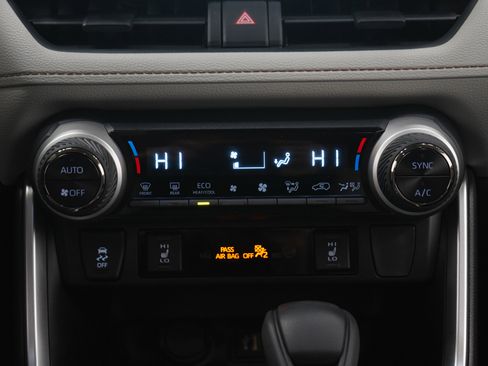 Used 2025 Toyota RAV4 XLE image 18